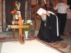 Гробът на патриарх Максим лекува от отвъдното