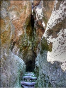Пещерата Утробата е силно енергийна и лековита зона